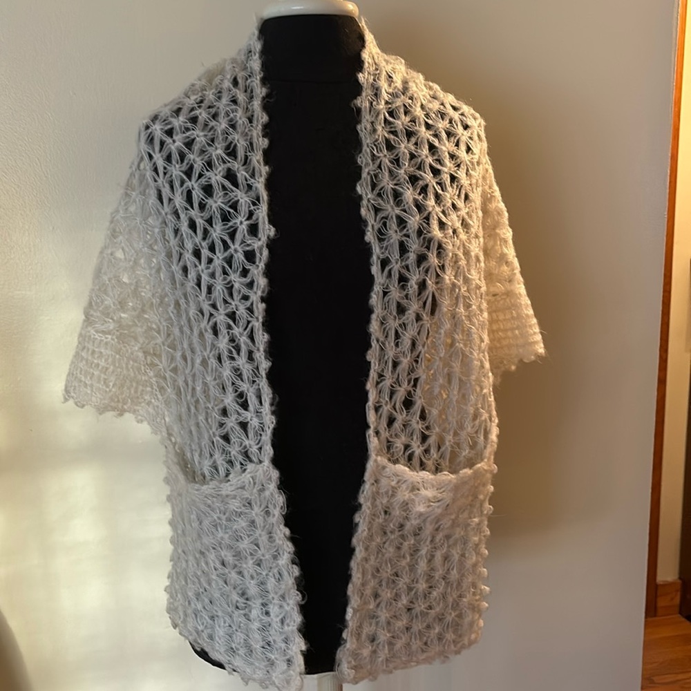 Vintage Loomed Acrylic Cream Lace Pocket Shawl